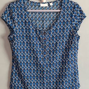 SELLING NEW YORK & CO WOMEN TOP SIZE MEDIUM COLOR BLUE & BLACK USED CONDITION